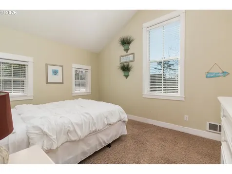 617 SW 27th Way Lincoln City OR 97367