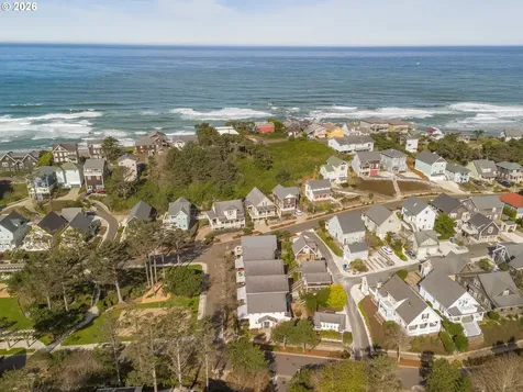 617 SW 27th Way Lincoln City OR 97367
