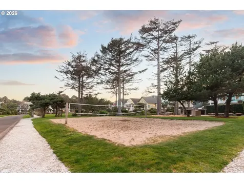 617 SW 27th Way Lincoln City OR 97367