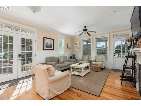 617 SW 27th Way Lincoln City OR 97367