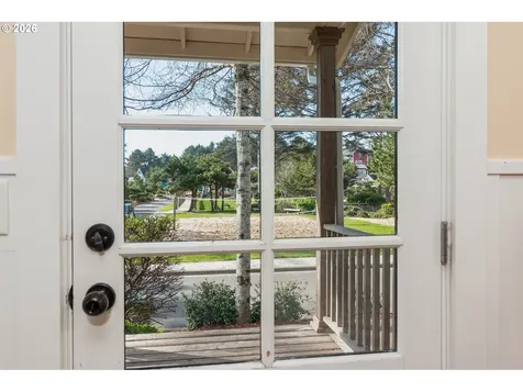 617 SW 27th Way Lincoln City OR 97367