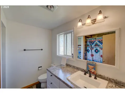 173 NW Cedar Avenue Warrenton OR 97146