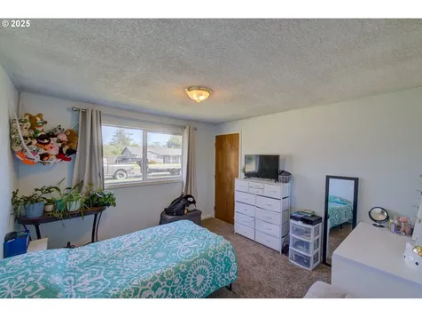 173 NW Cedar Avenue Warrenton OR 97146