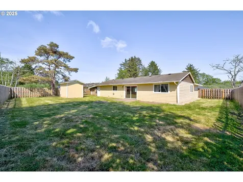 173 NW Cedar Avenue Warrenton OR 97146