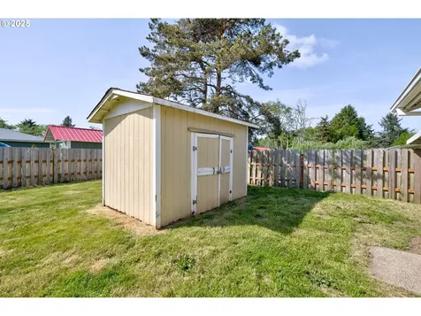 173 NW Cedar Avenue Warrenton OR 97146