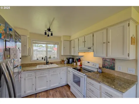 173 NW Cedar Avenue Warrenton OR 97146