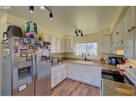 173 NW Cedar Avenue Warrenton OR 97146