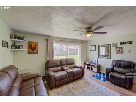 173 NW Cedar Avenue Warrenton OR 97146