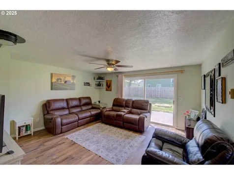 173 NW Cedar Avenue Warrenton OR 97146