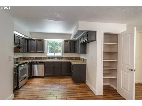 1595 NW Martin Avenue Roseburg OR 97471