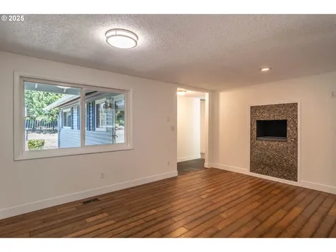 1595 NW Martin Avenue Roseburg OR 97471
