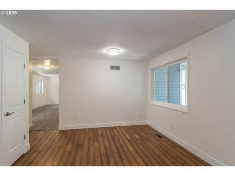 1595 NW Martin Avenue Roseburg OR 97471