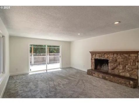 1595 NW Martin Avenue Roseburg OR 97471