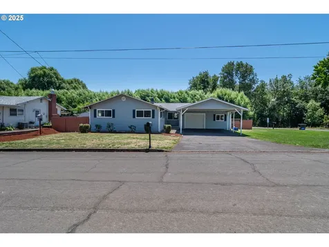 1595 NW Martin Avenue Roseburg OR 97471