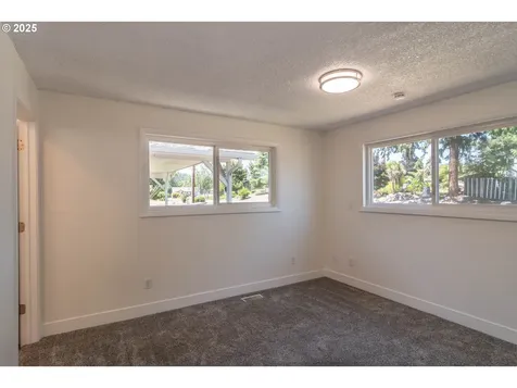1595 NW Martin Avenue Roseburg OR 97471