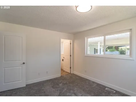 1595 NW Martin Avenue Roseburg OR 97471