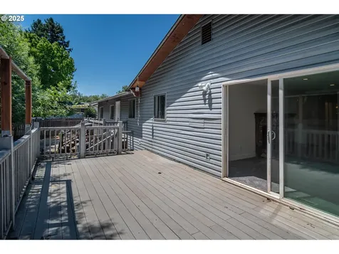 1595 NW Martin Avenue Roseburg OR 97471