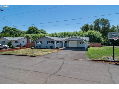 1595 NW Martin Avenue Roseburg OR 97471