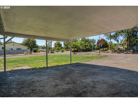 1595 NW Martin Avenue Roseburg OR 97471