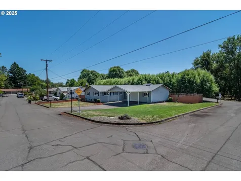 1595 NW Martin Avenue Roseburg OR 97471