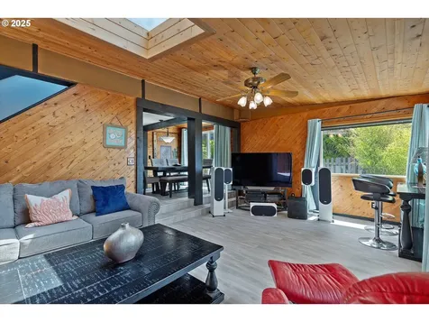 2709 SW Dune Avenue Lincoln City OR 97367