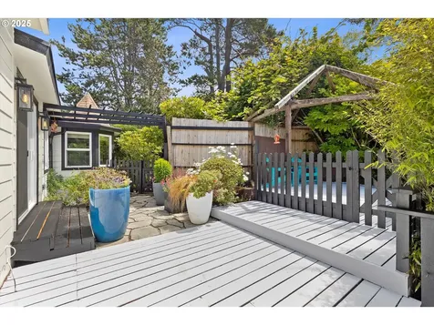2709 SW Dune Avenue Lincoln City OR 97367