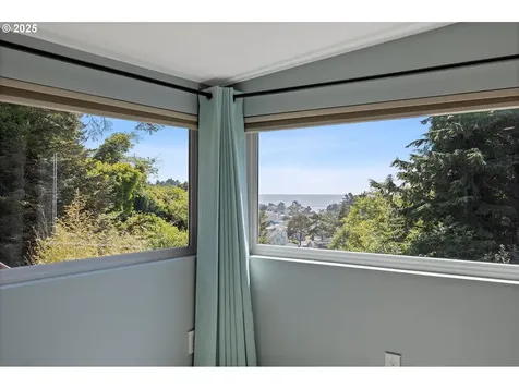 2709 SW Dune Avenue Lincoln City OR 97367