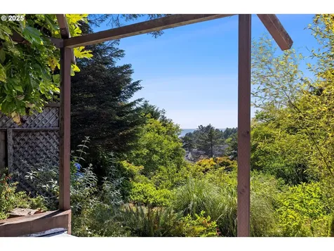 2709 SW Dune Avenue Lincoln City OR 97367
