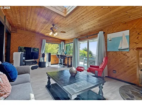 2709 SW Dune Avenue Lincoln City OR 97367