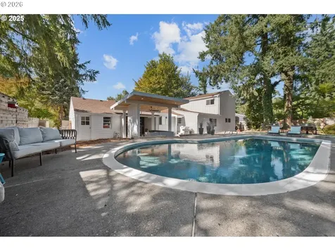 8444 SW 58th Avenue Portland OR 97219