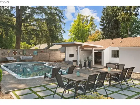 8444 SW 58th Avenue Portland OR 97219