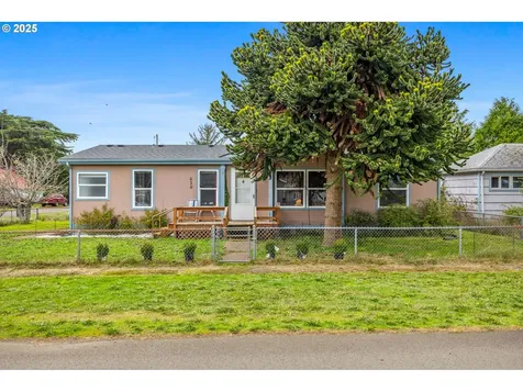 620 N Bay Street Waldport OR 97394