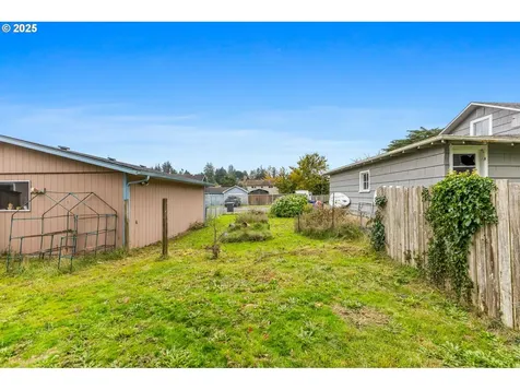 620 N Bay Street Waldport OR 97394