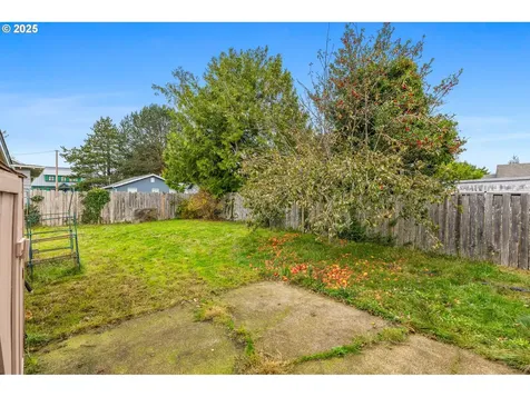 620 N Bay Street Waldport OR 97394