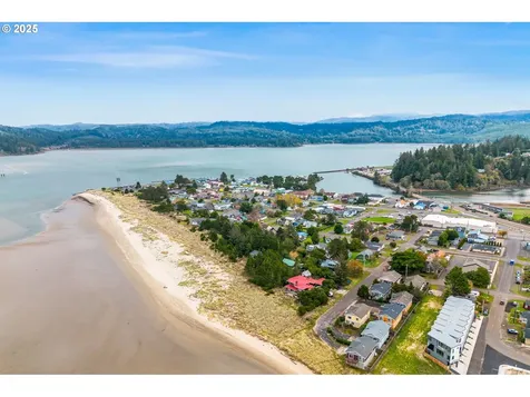 620 N Bay Street Waldport OR 97394