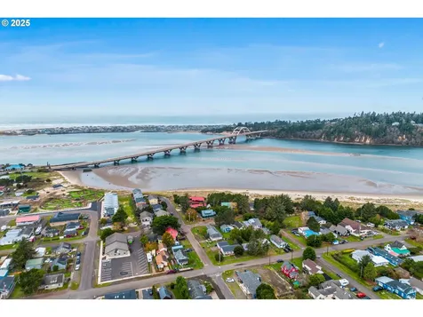 620 N Bay Street Waldport OR 97394