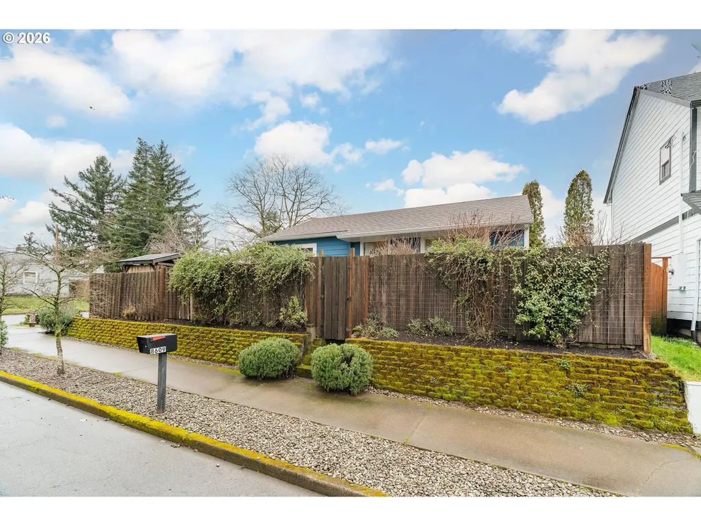 8609 SE Flavel Street Portland OR 97266