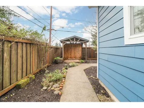 8609 SE Flavel Street Portland OR 97266