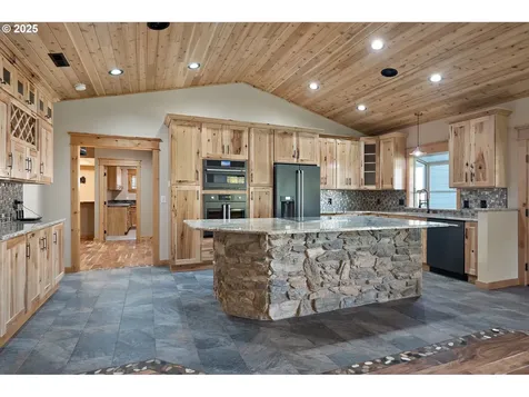 818 E Sierra Vista Drive Newberg OR 97132