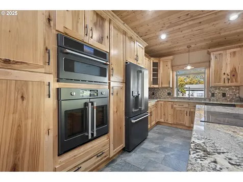 818 E Sierra Vista Drive Newberg OR 97132