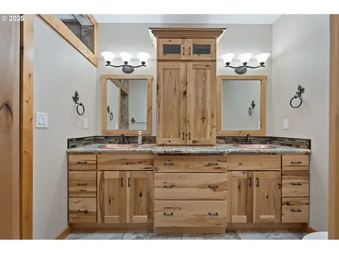 818 E Sierra Vista Drive Newberg OR 97132
