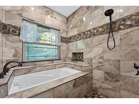818 E Sierra Vista Drive Newberg OR 97132