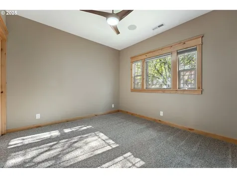 818 E Sierra Vista Drive Newberg OR 97132
