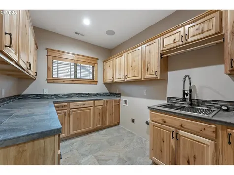 818 E Sierra Vista Drive Newberg OR 97132