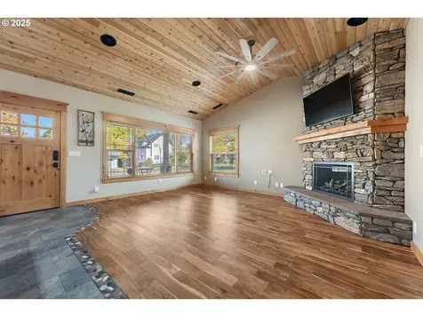 818 E Sierra Vista Drive Newberg OR 97132