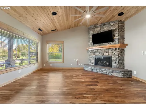 818 E Sierra Vista Drive Newberg OR 97132