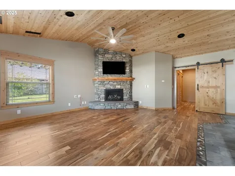 818 E Sierra Vista Drive Newberg OR 97132