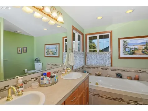 2718 NE 143rd Street Vancouver WA 98686
