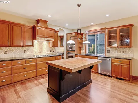 11048 SW Madrone Court Tualatin OR 97062