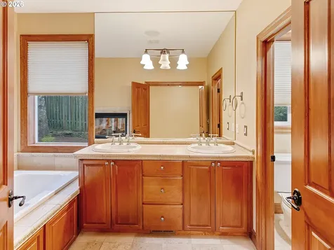 11048 SW Madrone Court Tualatin OR 97062